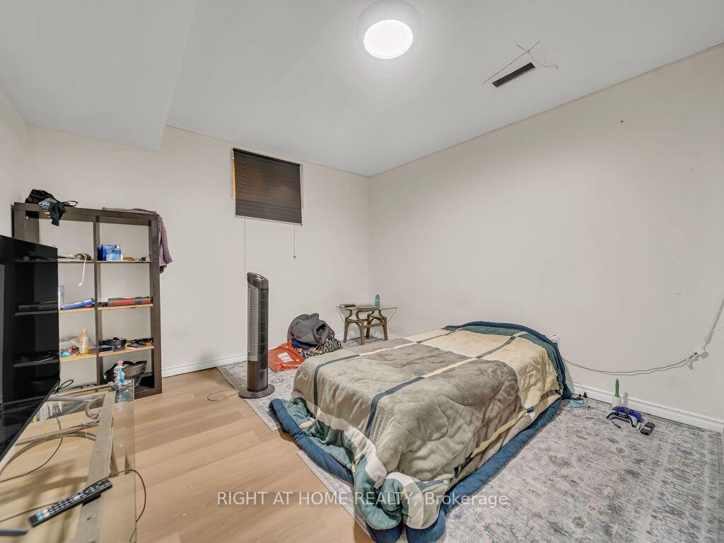 Photo 34 of 125 Stonyburn Crescent, Cambridge, Christopher-Champlain — HOMEH