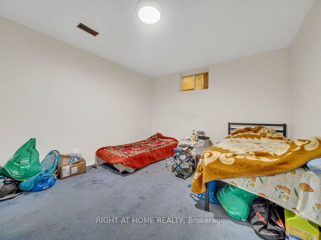 Photo 35 of 125 Stonyburn Crescent, Cambridge, Christopher-Champlain — HOMEH