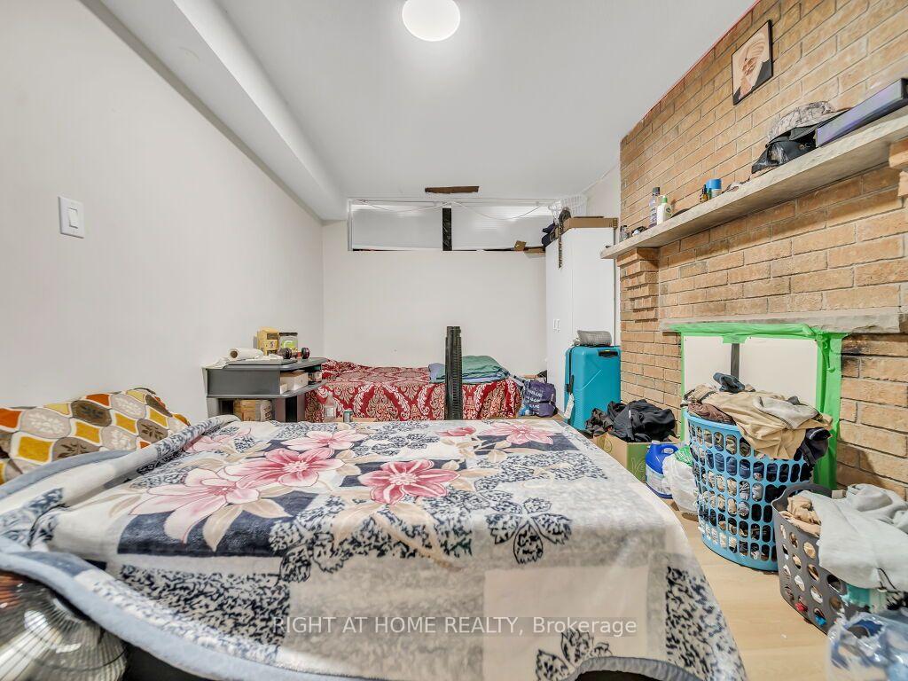 Photo 36 of 125 Stonyburn Crescent, Cambridge, Christopher-Champlain — HOMEH
