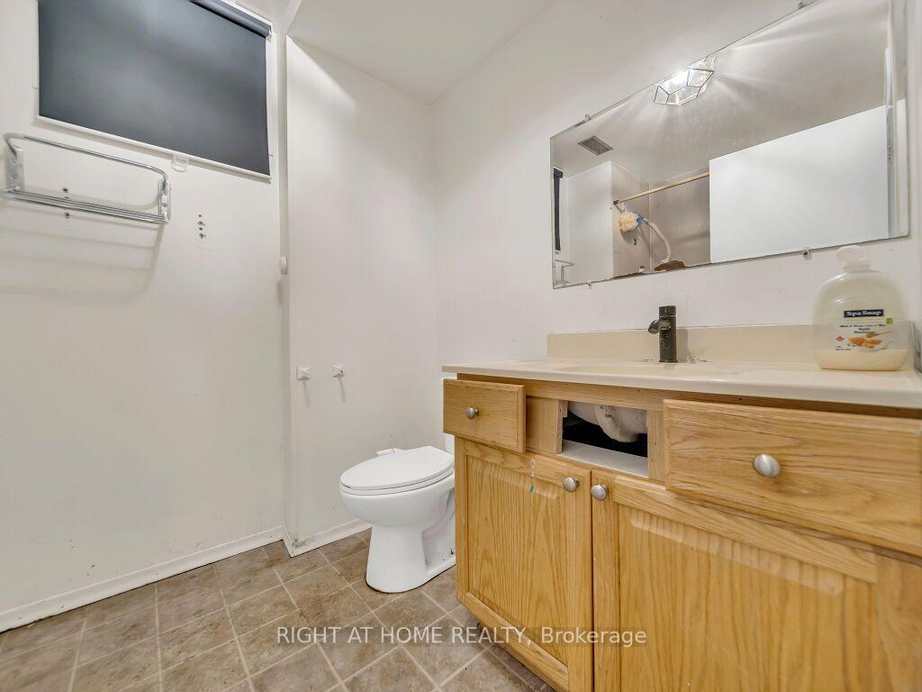 Photo 37 of 125 Stonyburn Crescent, Cambridge, Christopher-Champlain — HOMEH