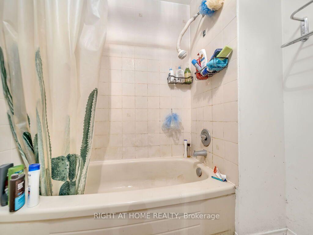 Photo 38 of 125 Stonyburn Crescent, Cambridge, Christopher-Champlain — HOMEH