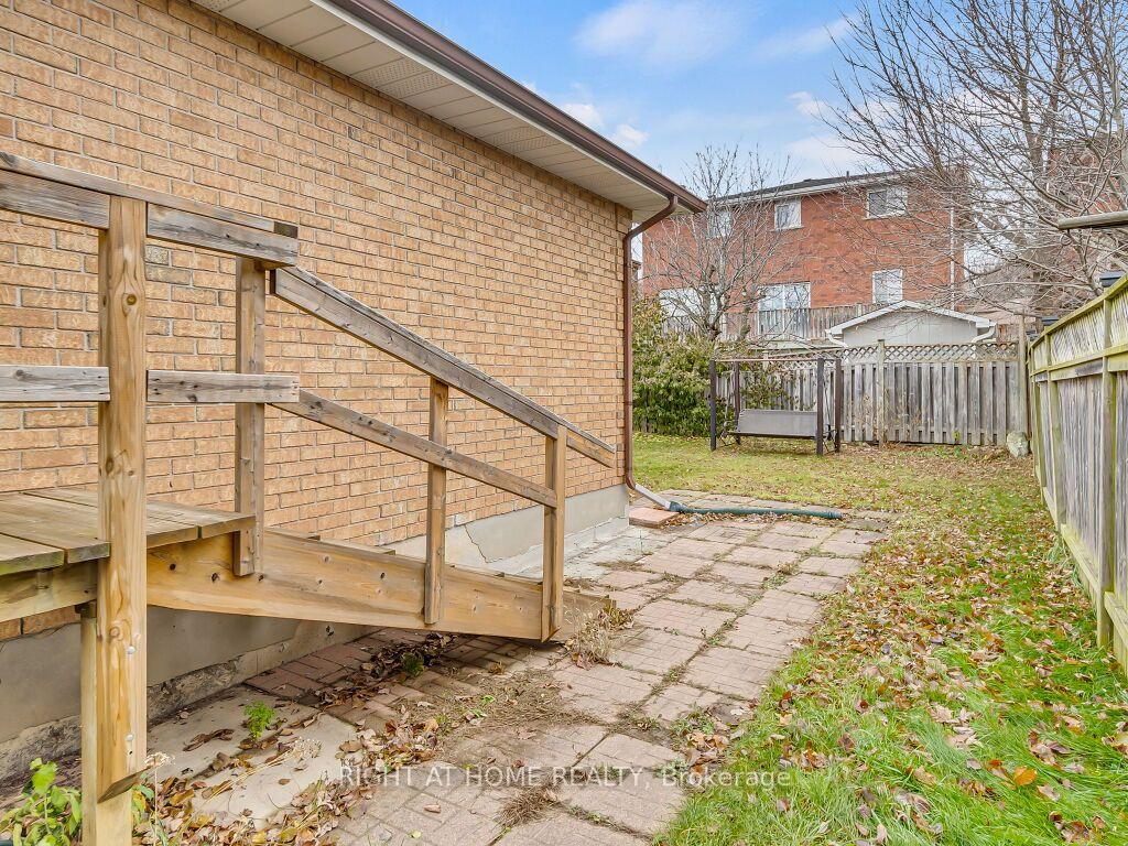 Photo 40 of 125 Stonyburn Crescent, Cambridge, Christopher-Champlain — HOMEH