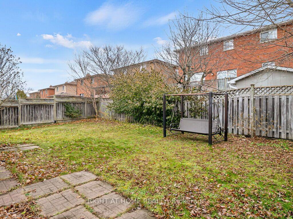 Photo 41 of 125 Stonyburn Crescent, Cambridge, Christopher-Champlain — HOMEH