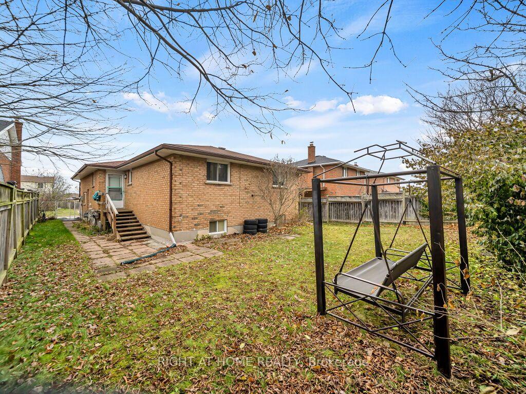 Photo 42 of 125 Stonyburn Crescent, Cambridge, Christopher-Champlain — HOMEH