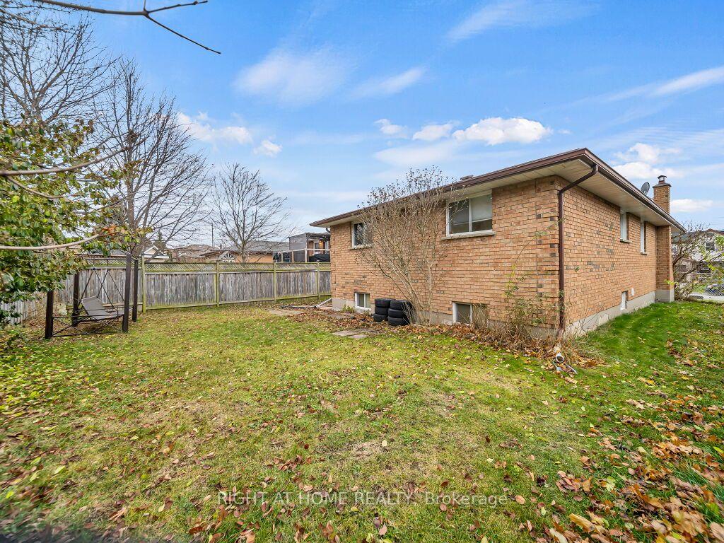 Photo 43 of 125 Stonyburn Crescent, Cambridge, Christopher-Champlain — HOMEH