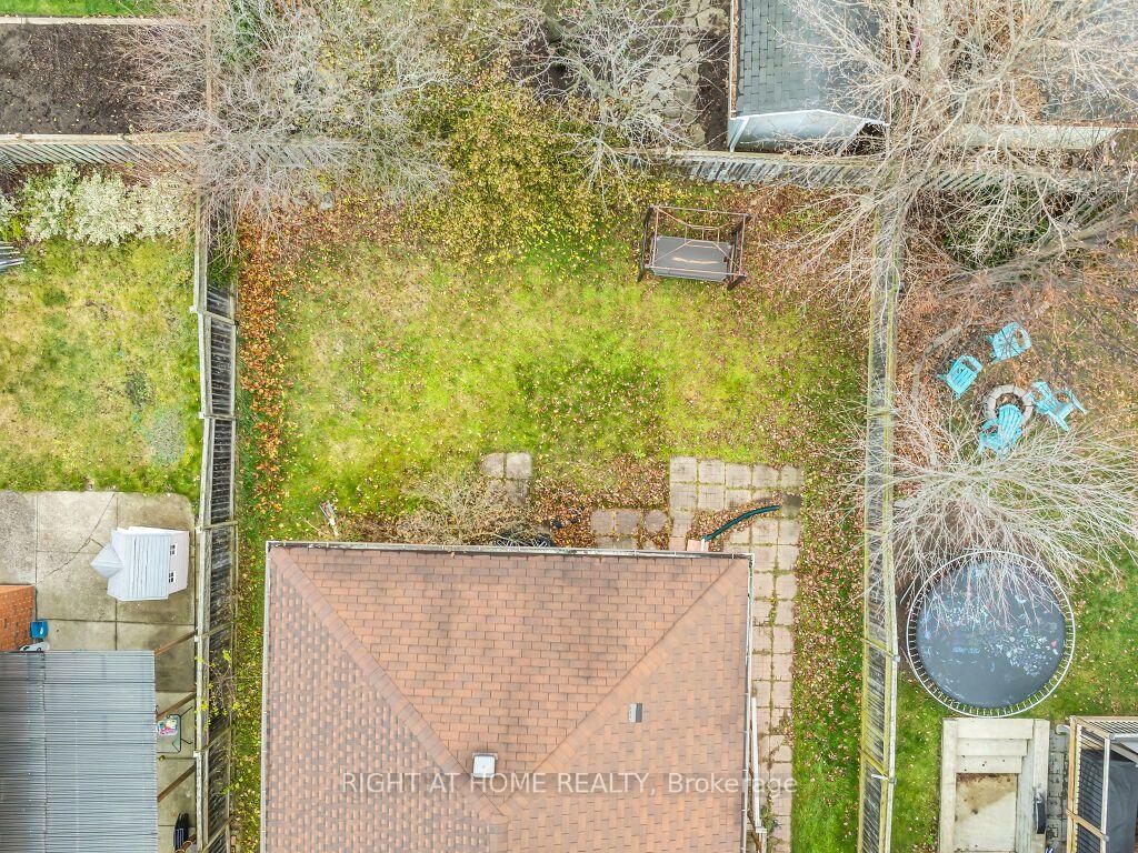 Photo 44 of 125 Stonyburn Crescent, Cambridge, Christopher-Champlain — HOMEH