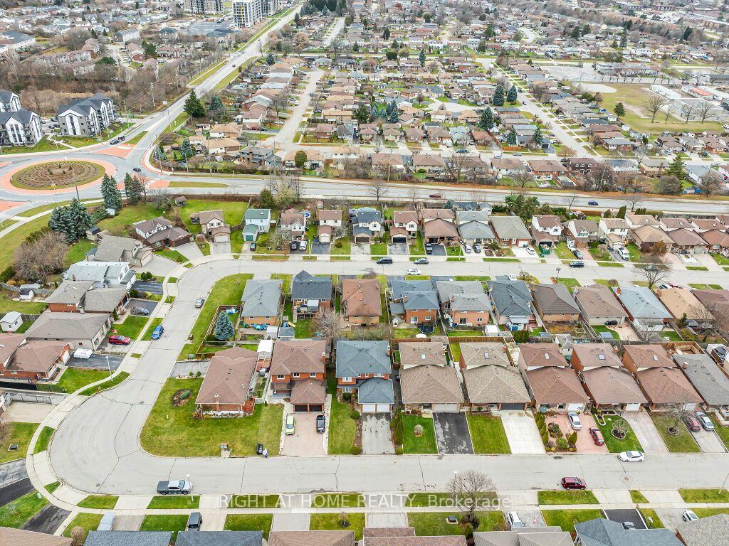 Photo 46 of 125 Stonyburn Crescent, Cambridge, Christopher-Champlain — HOMEH