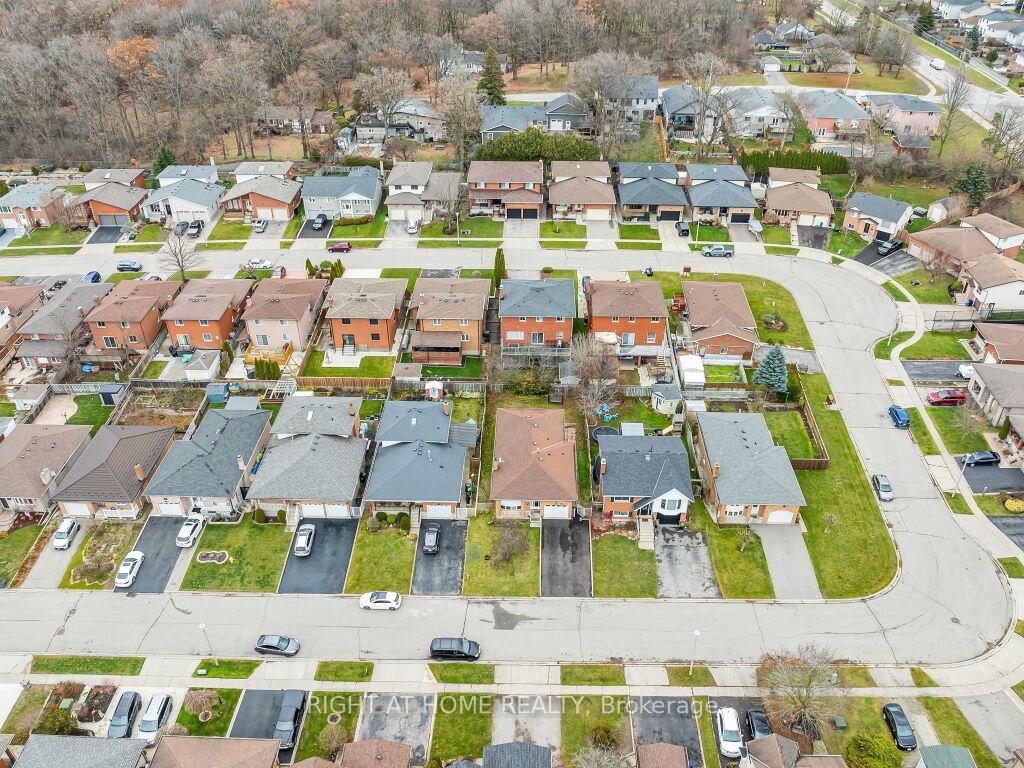 Photo 49 of 125 Stonyburn Crescent, Cambridge, Christopher-Champlain — HOMEH