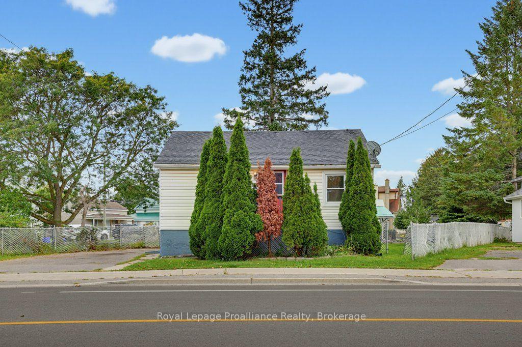 Photo 2 of 106 Yeomans Street, Belleville, Belleville Ward — HOMEH