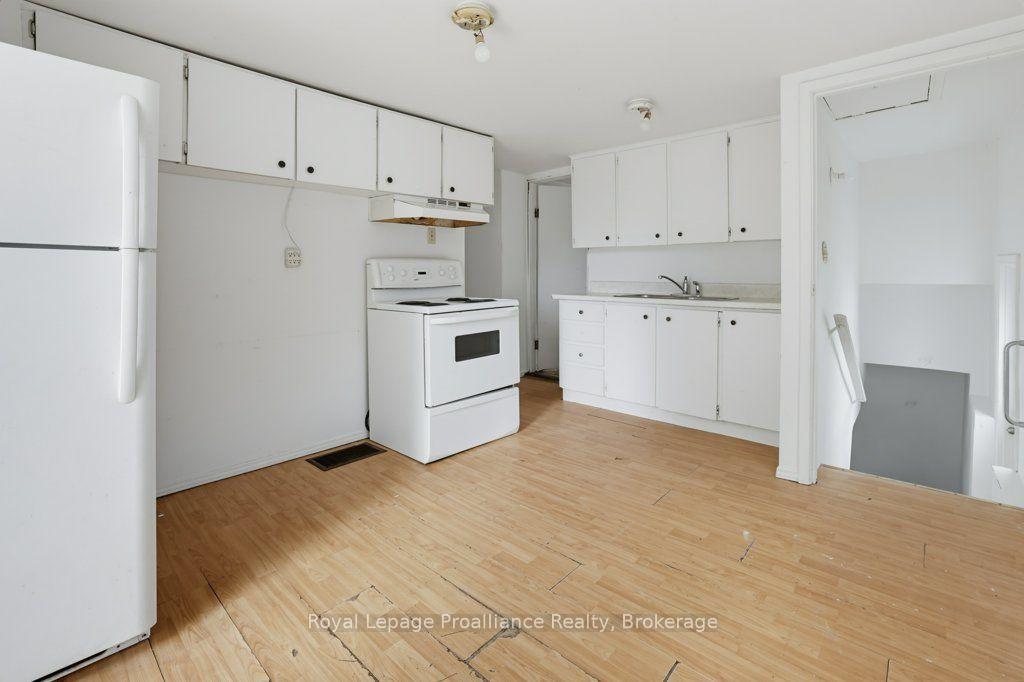 Photo 5 of 106 Yeomans Street, Belleville, Belleville Ward — HOMEH