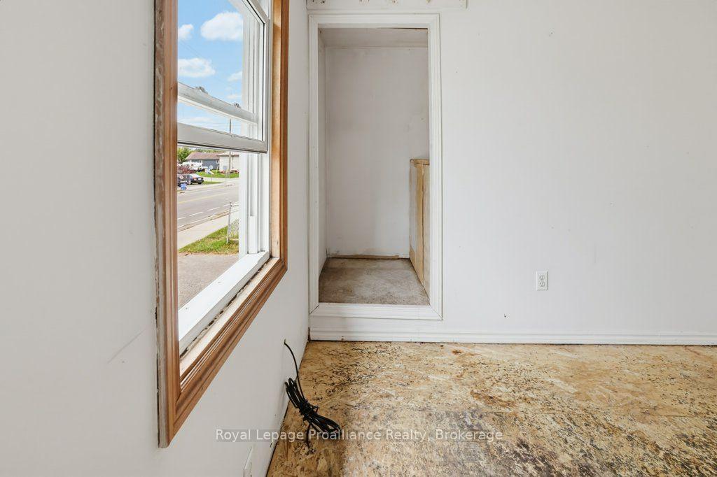 Photo 9 of 106 Yeomans Street, Belleville, Belleville Ward — HOMEH