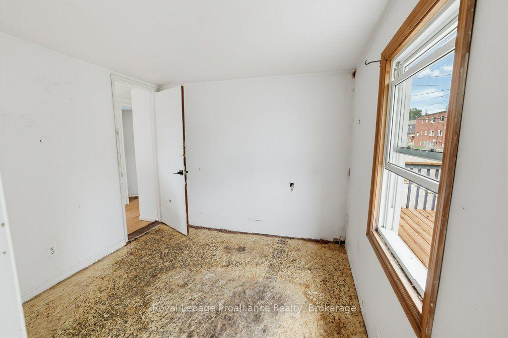 Photo 10 of 106 Yeomans Street, Belleville, Belleville Ward — HOMEH