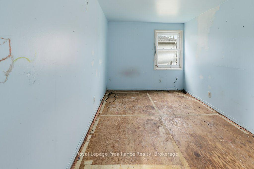 Photo 14 of 106 Yeomans Street, Belleville, Belleville Ward — HOMEH