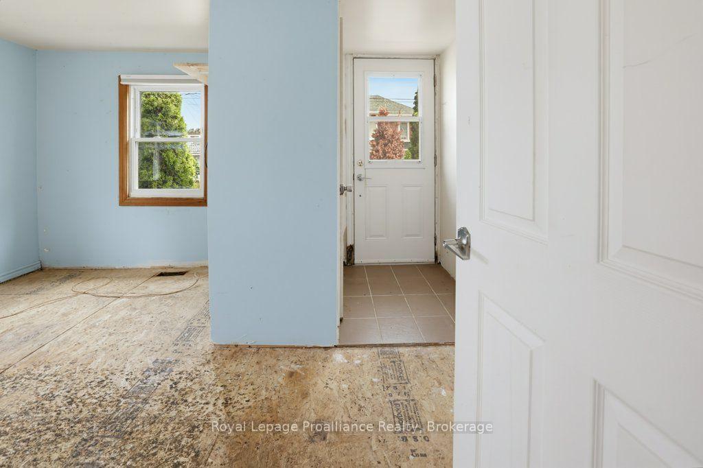 Photo 16 of 106 Yeomans Street, Belleville, Belleville Ward — HOMEH