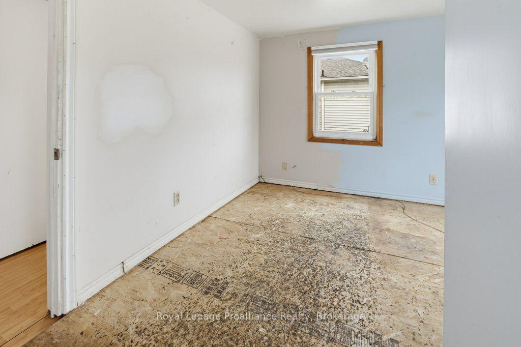 Photo 19 of 106 Yeomans Street, Belleville, Belleville Ward — HOMEH
