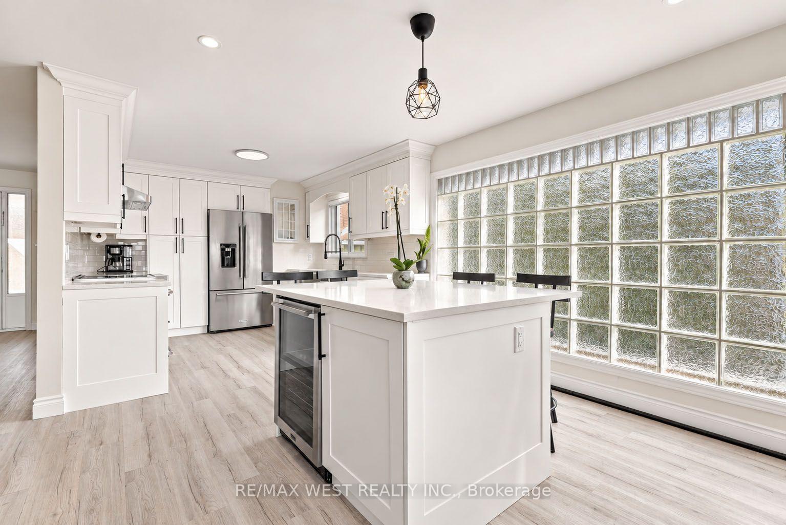 Photo 4 of 740 Broadview Avenue, Orillia — HOMEH