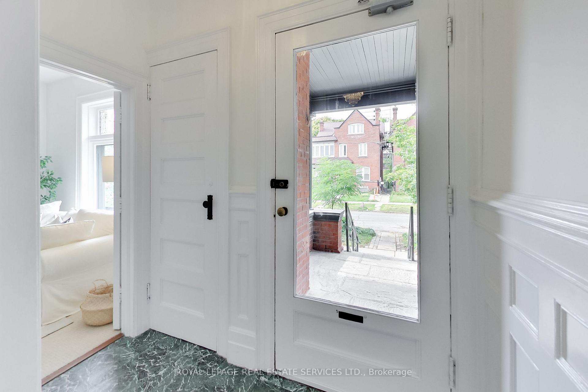 Photo 3 of 135 Madison Avenue, Toronto, The Annex — HOMEH