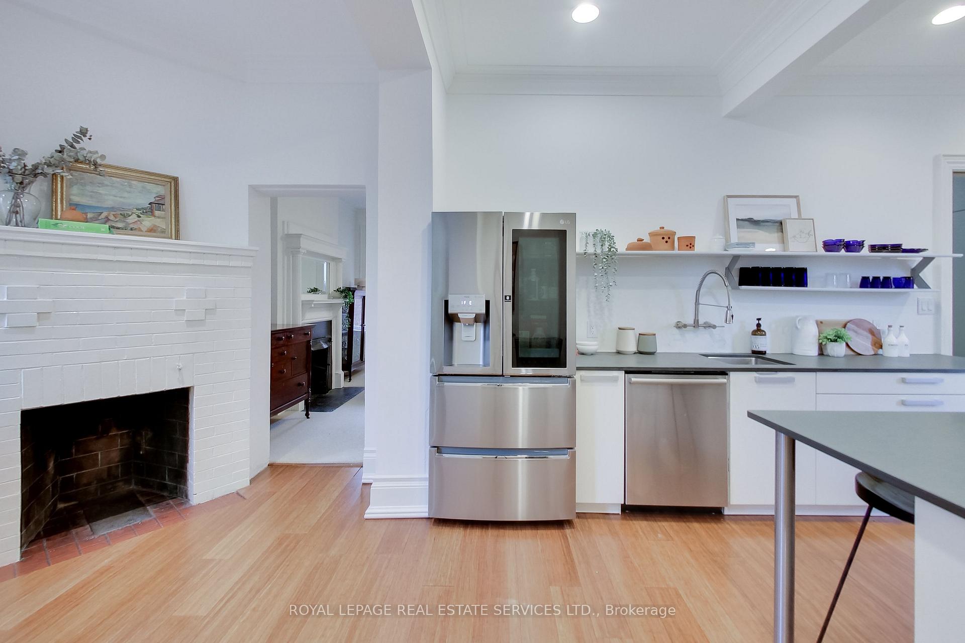 Photo 10 of 135 Madison Avenue, Toronto, The Annex — HOMEH