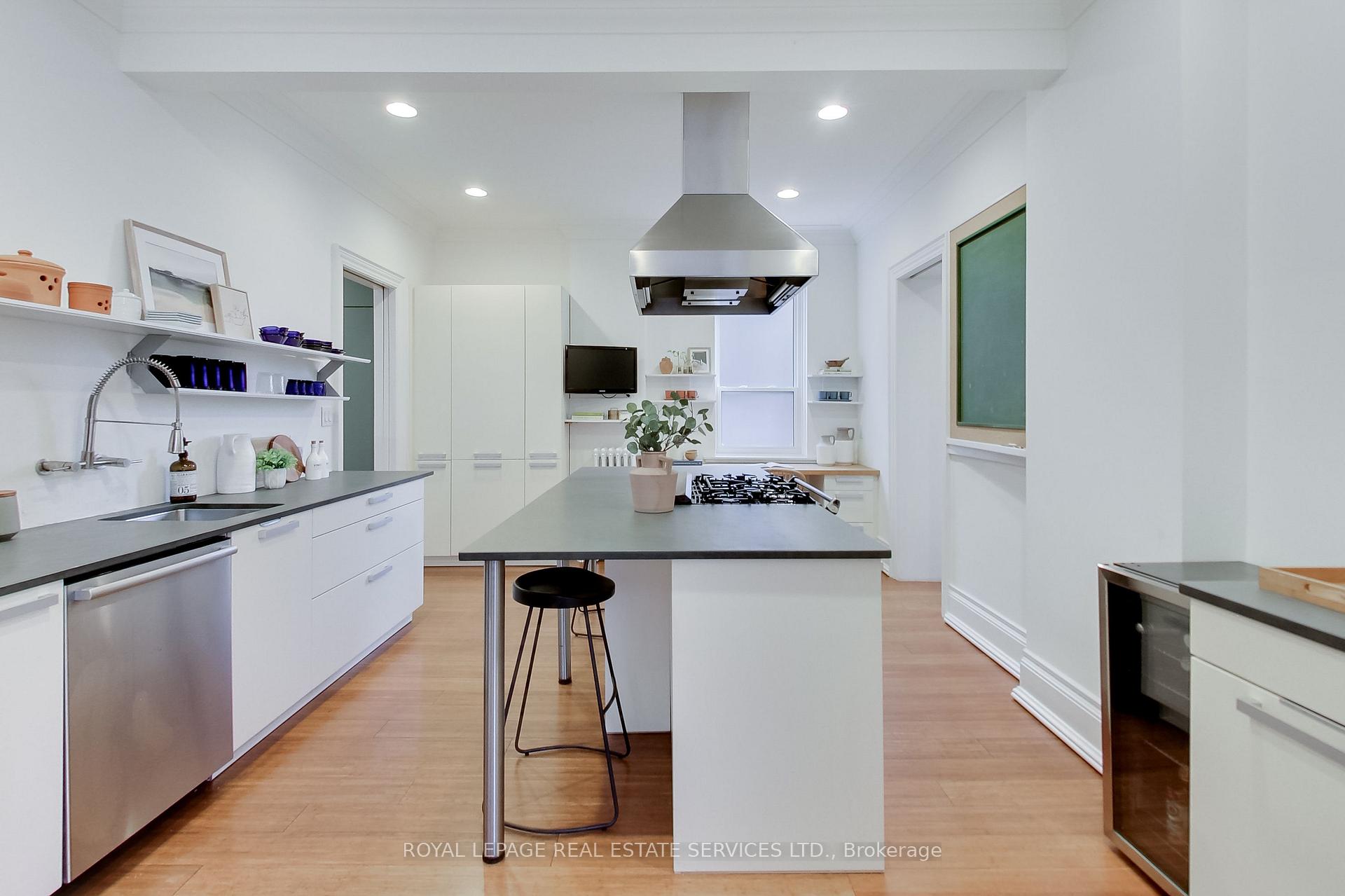 Photo 11 of 135 Madison Avenue, Toronto, The Annex — HOMEH