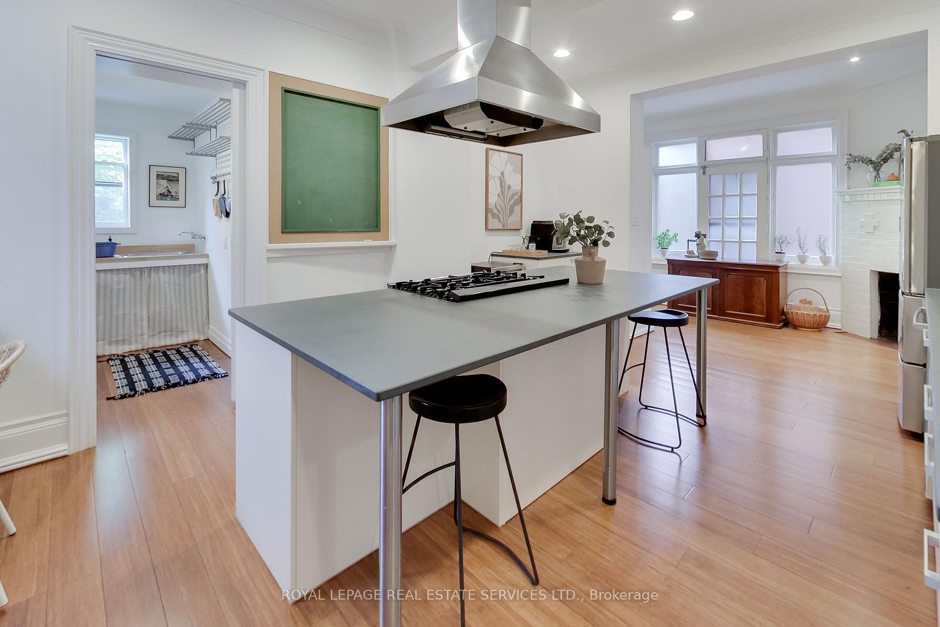 Photo 12 of 135 Madison Avenue, Toronto, The Annex — HOMEH
