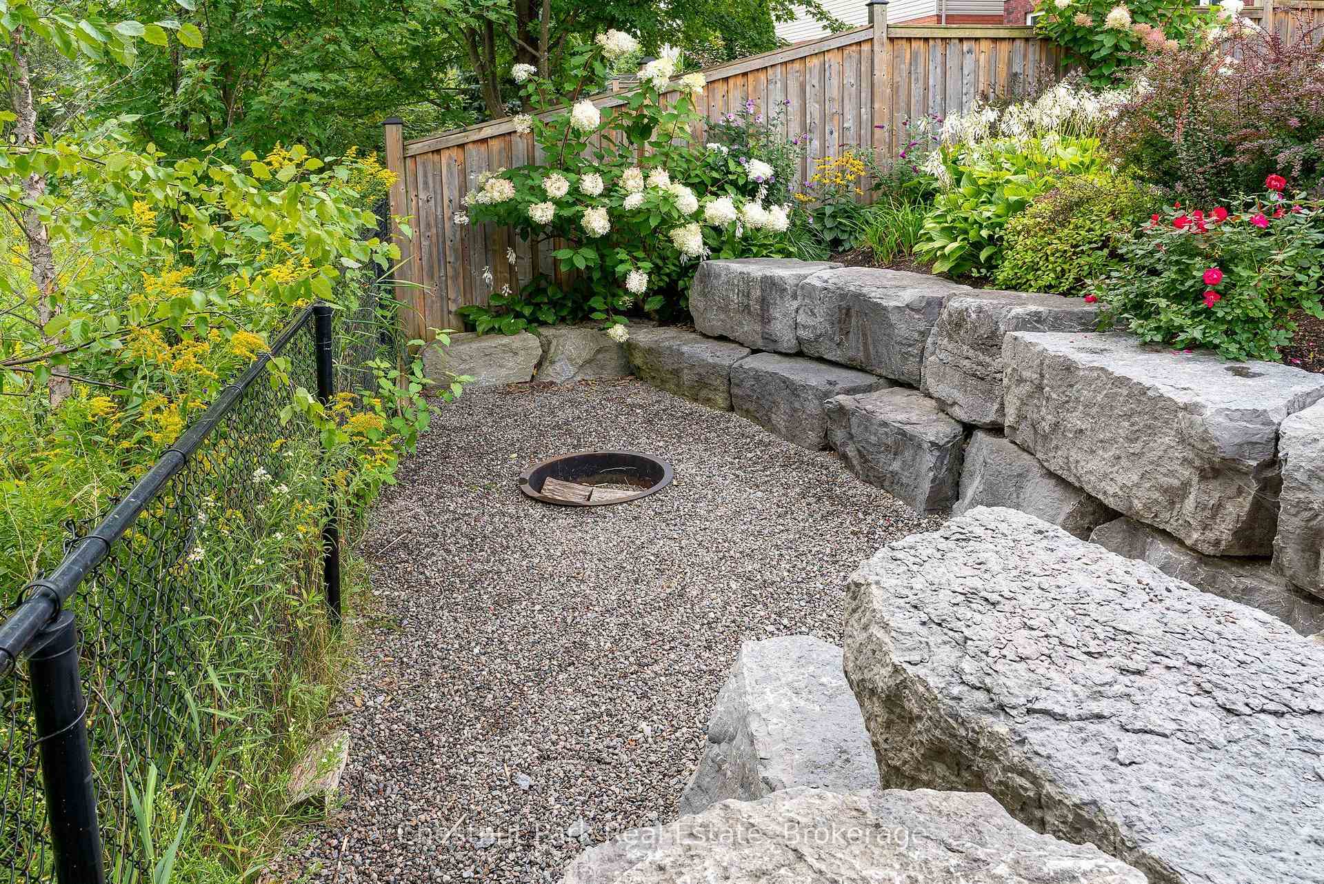 Photo 6 of 35 Kayla Crescent, Collingwood — HOMEH