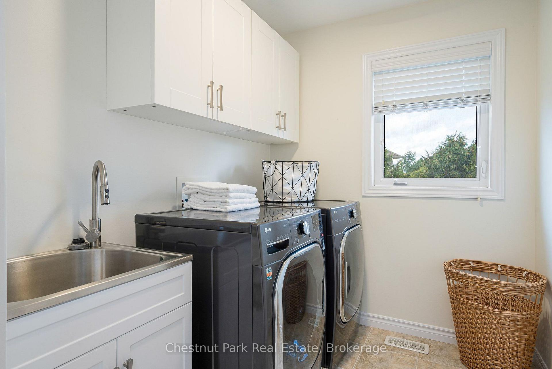 Photo 33 of 35 Kayla Crescent, Collingwood — HOMEH