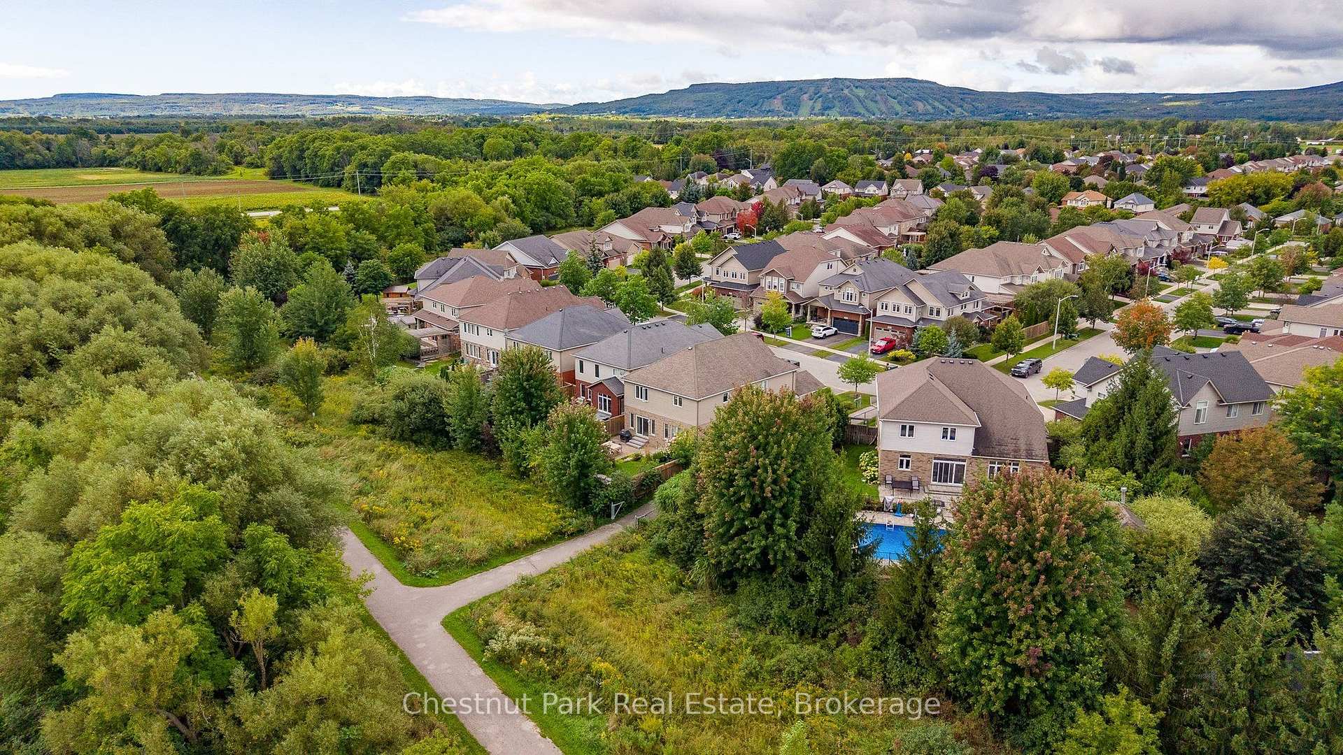 Photo 46 of 35 Kayla Crescent, Collingwood — HOMEH