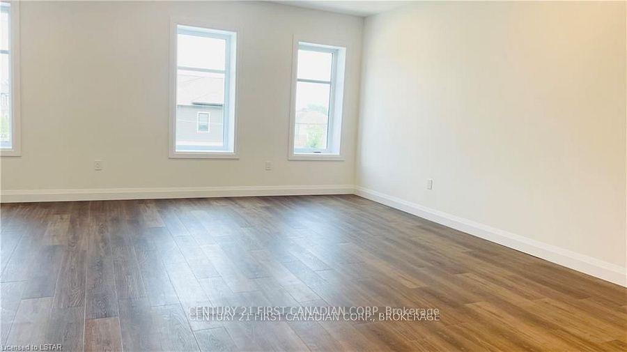 Photo 12 of Unit 104, 361 Quarter Town Line, Tillsonburg — HOMEH