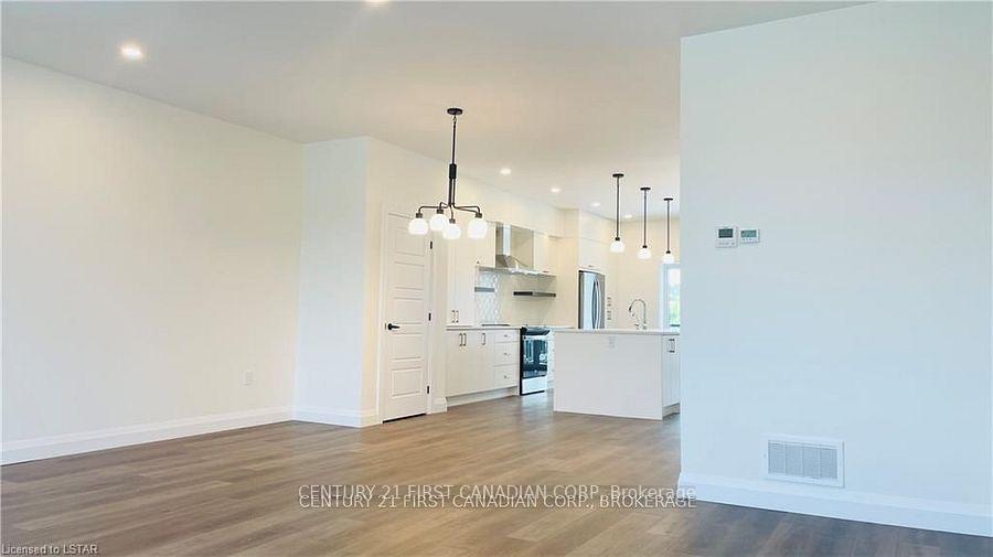 Photo 13 of Unit 104, 361 Quarter Town Line, Tillsonburg — HOMEH