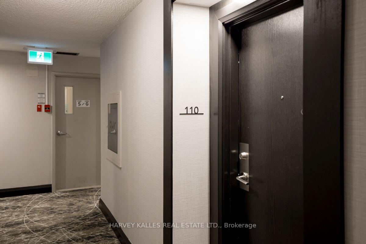 Photo 4 of Unit 110, 3000 Bathurst Street, Toronto, Englemount-Lawrence — HOMEH