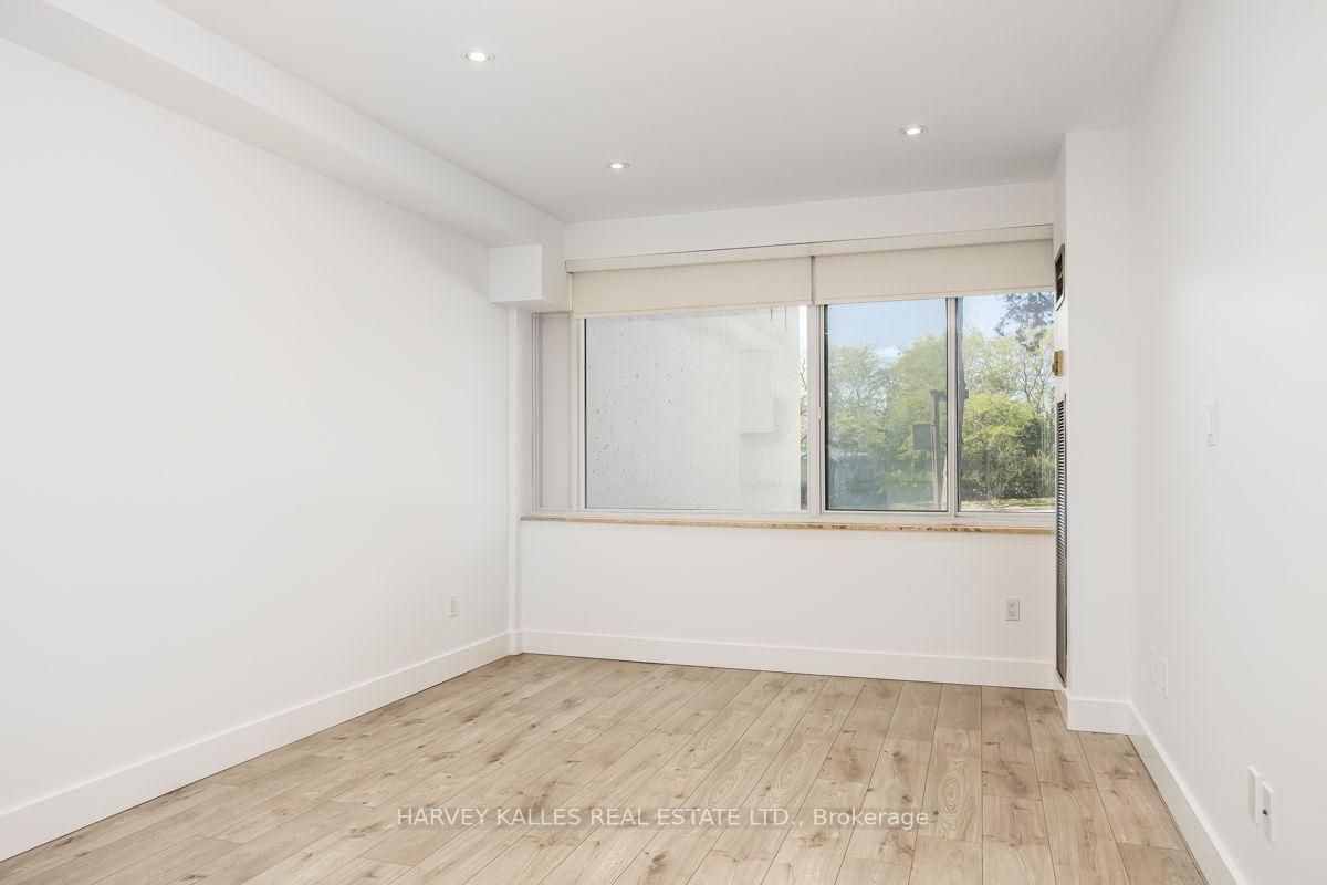 Photo 5 of Unit 110, 3000 Bathurst Street, Toronto, Englemount-Lawrence — HOMEH