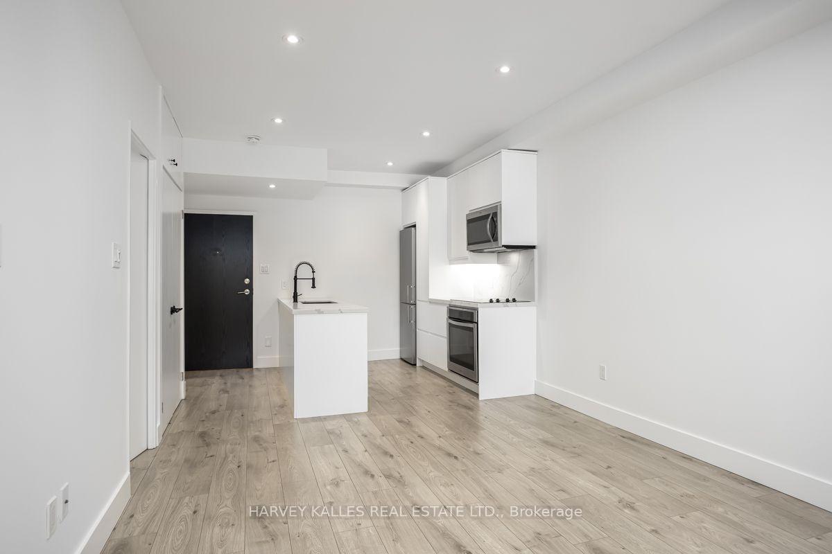 Photo 6 of Unit 110, 3000 Bathurst Street, Toronto, Englemount-Lawrence — HOMEH