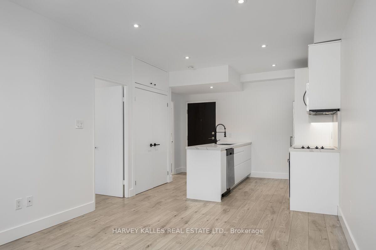 Photo 7 of Unit 110, 3000 Bathurst Street, Toronto, Englemount-Lawrence — HOMEH
