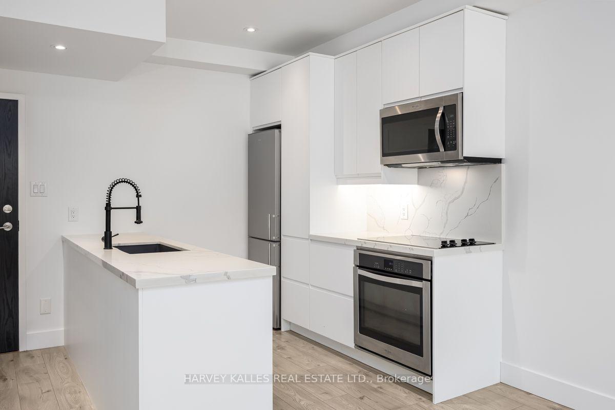 Photo 8 of Unit 110, 3000 Bathurst Street, Toronto, Englemount-Lawrence — HOMEH
