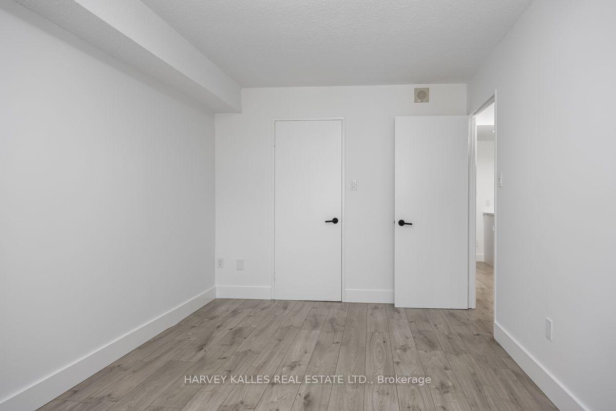 Photo 11 of Unit 110, 3000 Bathurst Street, Toronto, Englemount-Lawrence — HOMEH