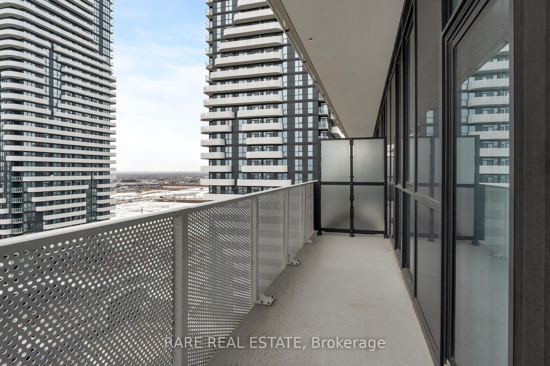 Photo 13 of Unit 1916, 28 Interchange Way, Vaughan, Vaughan Corporate Centre — HOMEH
