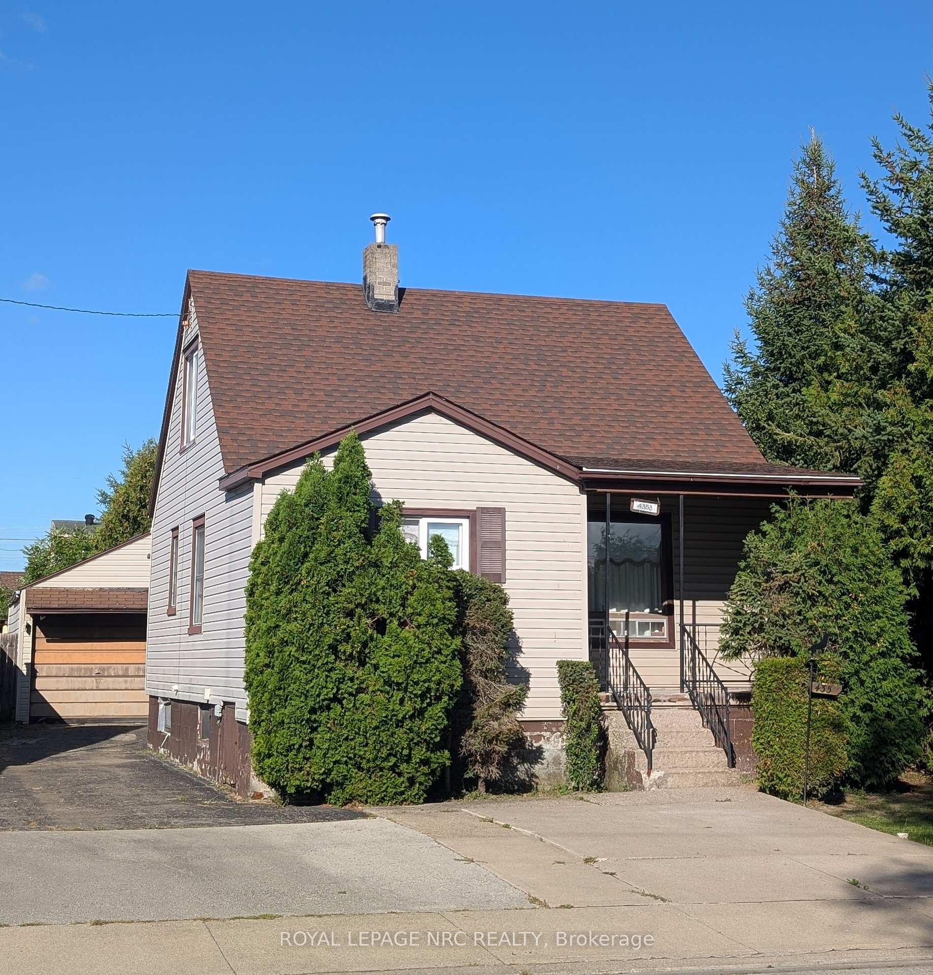 Photo 1 of 4353 Fifth Avenue, Niagara Falls, Downtown — HOMEH