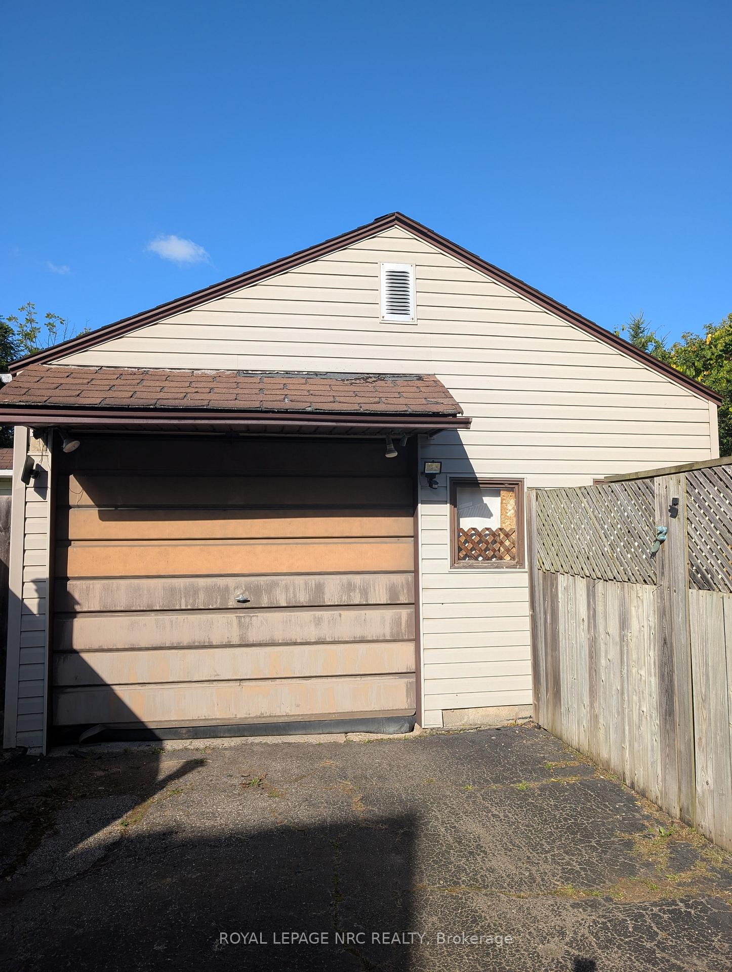 Photo 3 of 4353 Fifth Avenue, Niagara Falls, Downtown — HOMEH