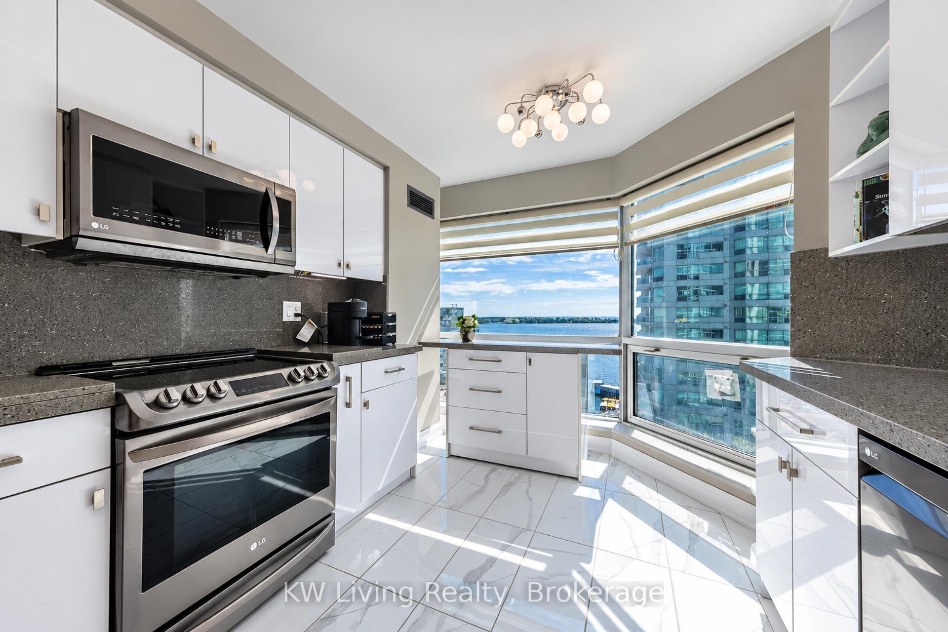 Photo 8 of Unit 1702, 10 Yonge Street, Toronto, Waterfront Communities — HOMEH