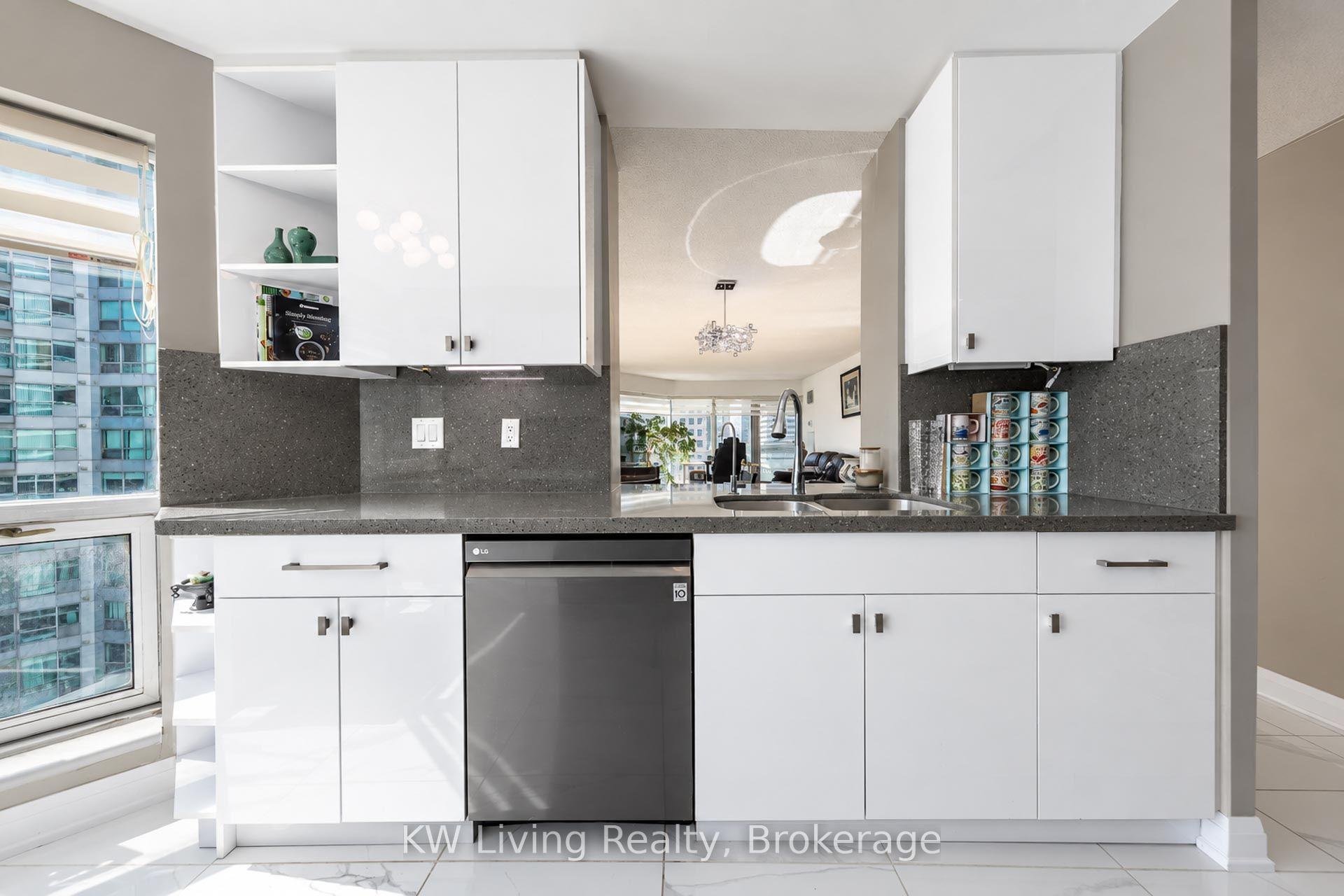Photo 10 of Unit 1702, 10 Yonge Street, Toronto, Waterfront Communities — HOMEH
