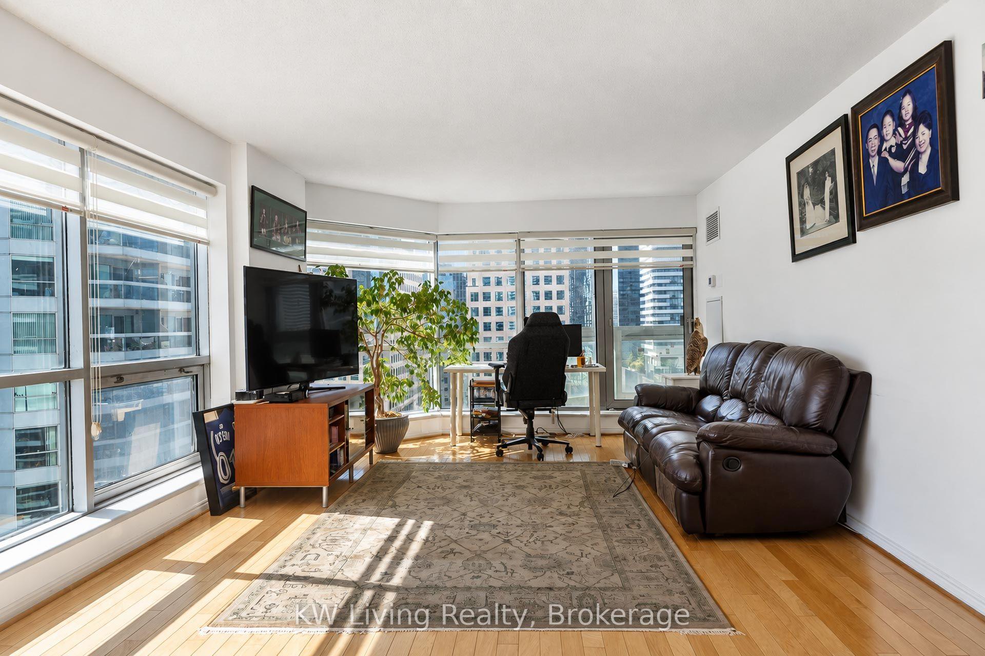 Photo 17 of Unit 1702, 10 Yonge Street, Toronto, Waterfront Communities — HOMEH