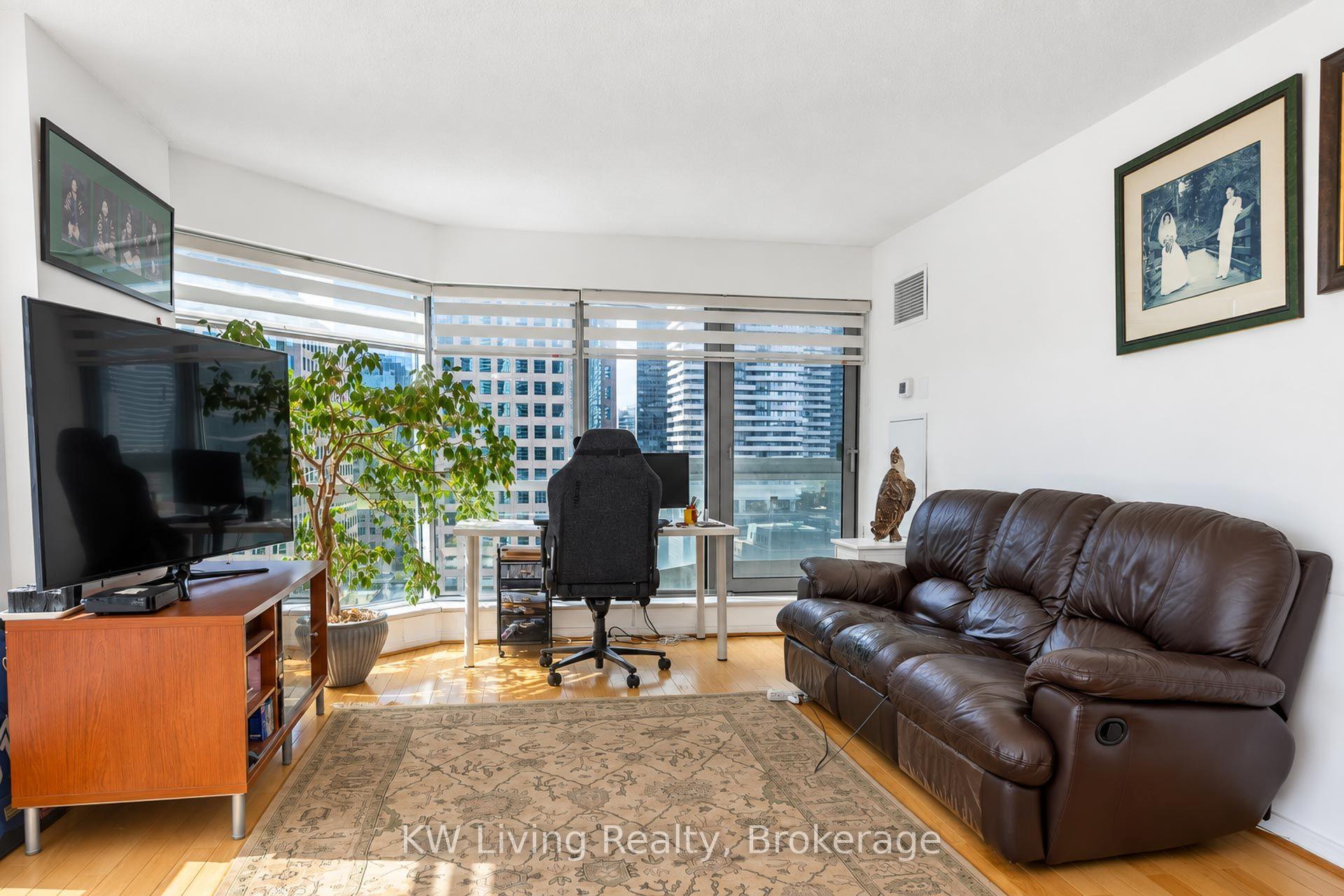 Photo 18 of Unit 1702, 10 Yonge Street, Toronto, Waterfront Communities — HOMEH