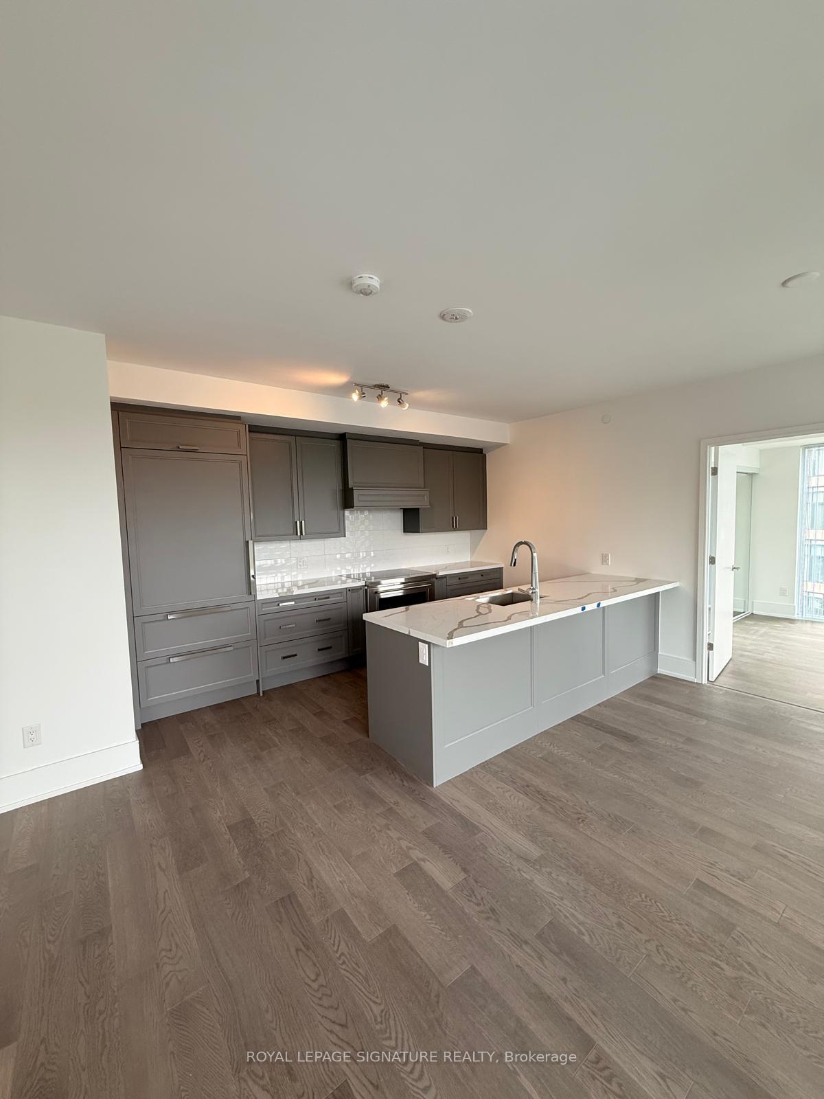 Photo 3 of Unit 321, 2452 Bloor Street W, Toronto, Lambton Baby Point — HOMEH