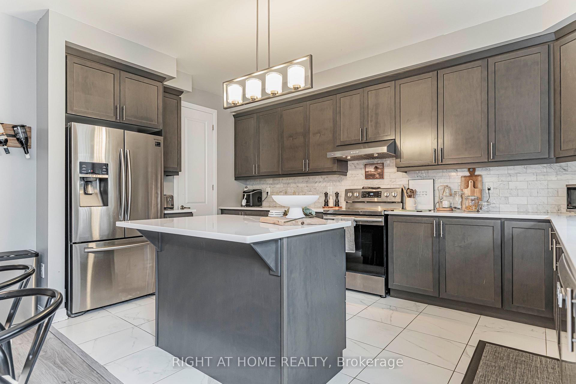Photo 9 of 3353 Vardon Way, Oakville, Glenorchy — HOMEH