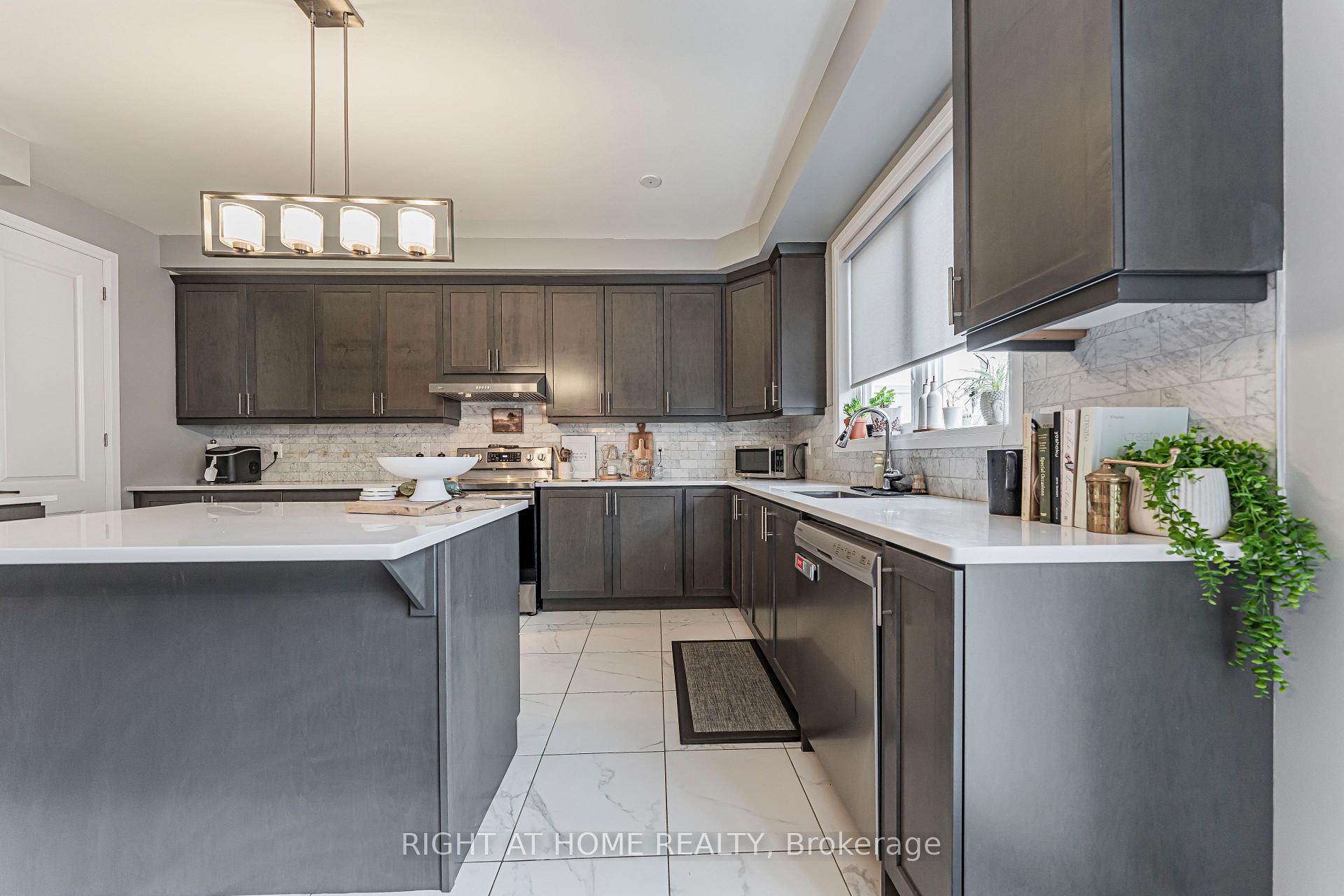 Photo 10 of 3353 Vardon Way, Oakville, Glenorchy — HOMEH