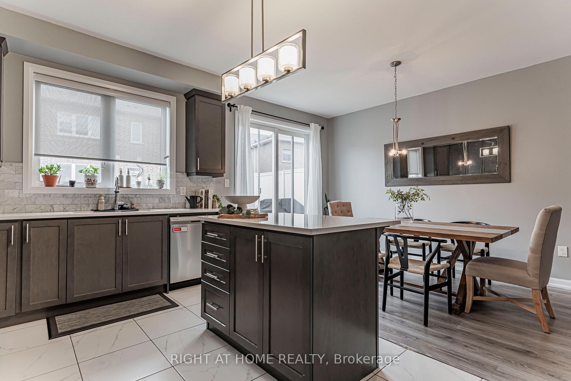 Photo 12 of 3353 Vardon Way, Oakville, Glenorchy — HOMEH