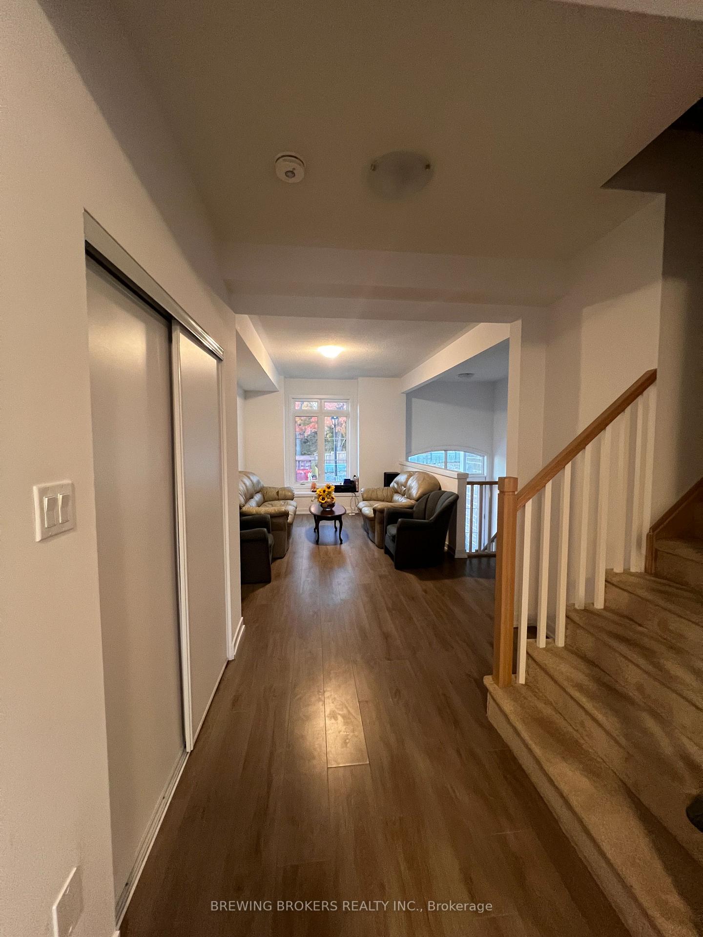 Photo 11 of 25 Lyall Stokes Circle, East Gwillimbury, Mt Albert — HOMEH