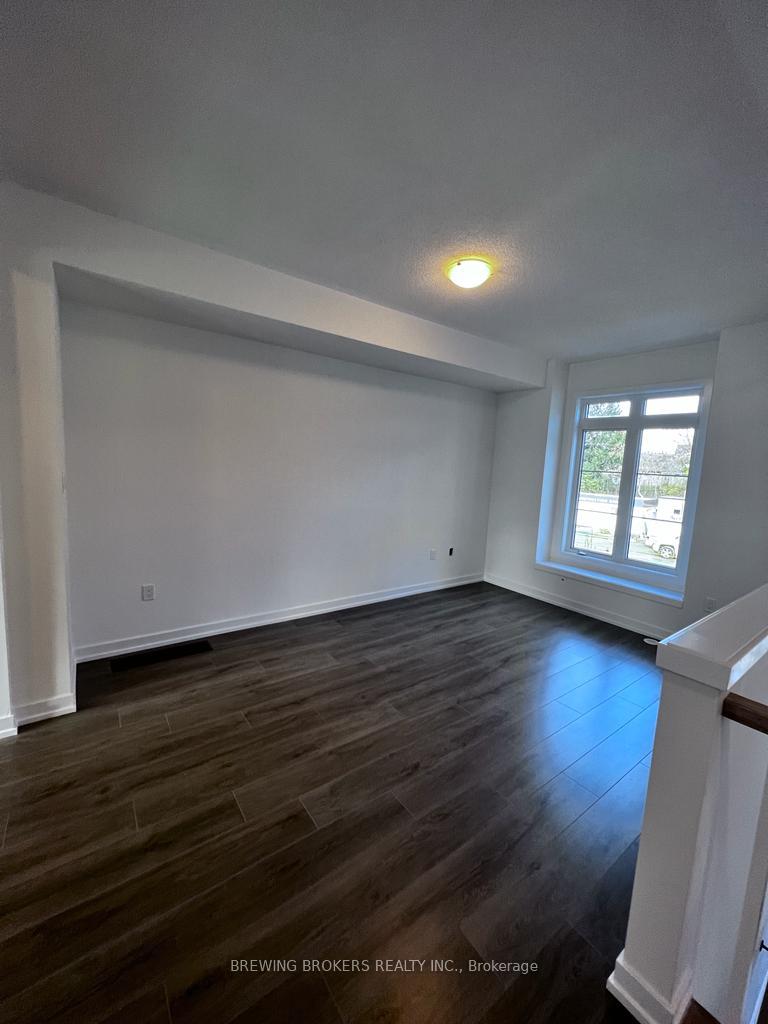 Photo 14 of 25 Lyall Stokes Circle, East Gwillimbury, Mt Albert — HOMEH