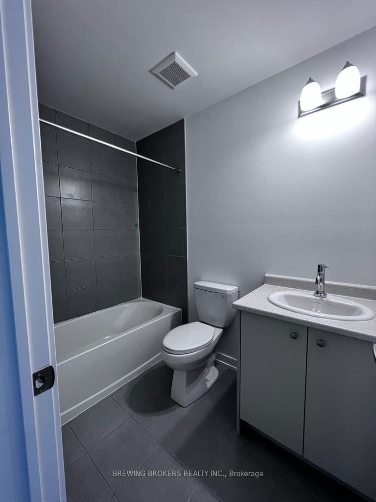Photo 19 of 25 Lyall Stokes Circle, East Gwillimbury, Mt Albert — HOMEH