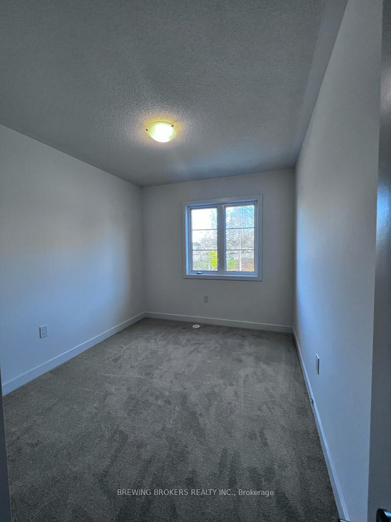 Photo 20 of 25 Lyall Stokes Circle, East Gwillimbury, Mt Albert — HOMEH